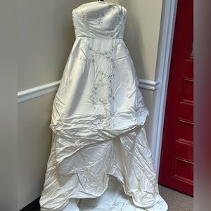 Lazaro Wedding Dress with Embroidery Approx. size 4-6